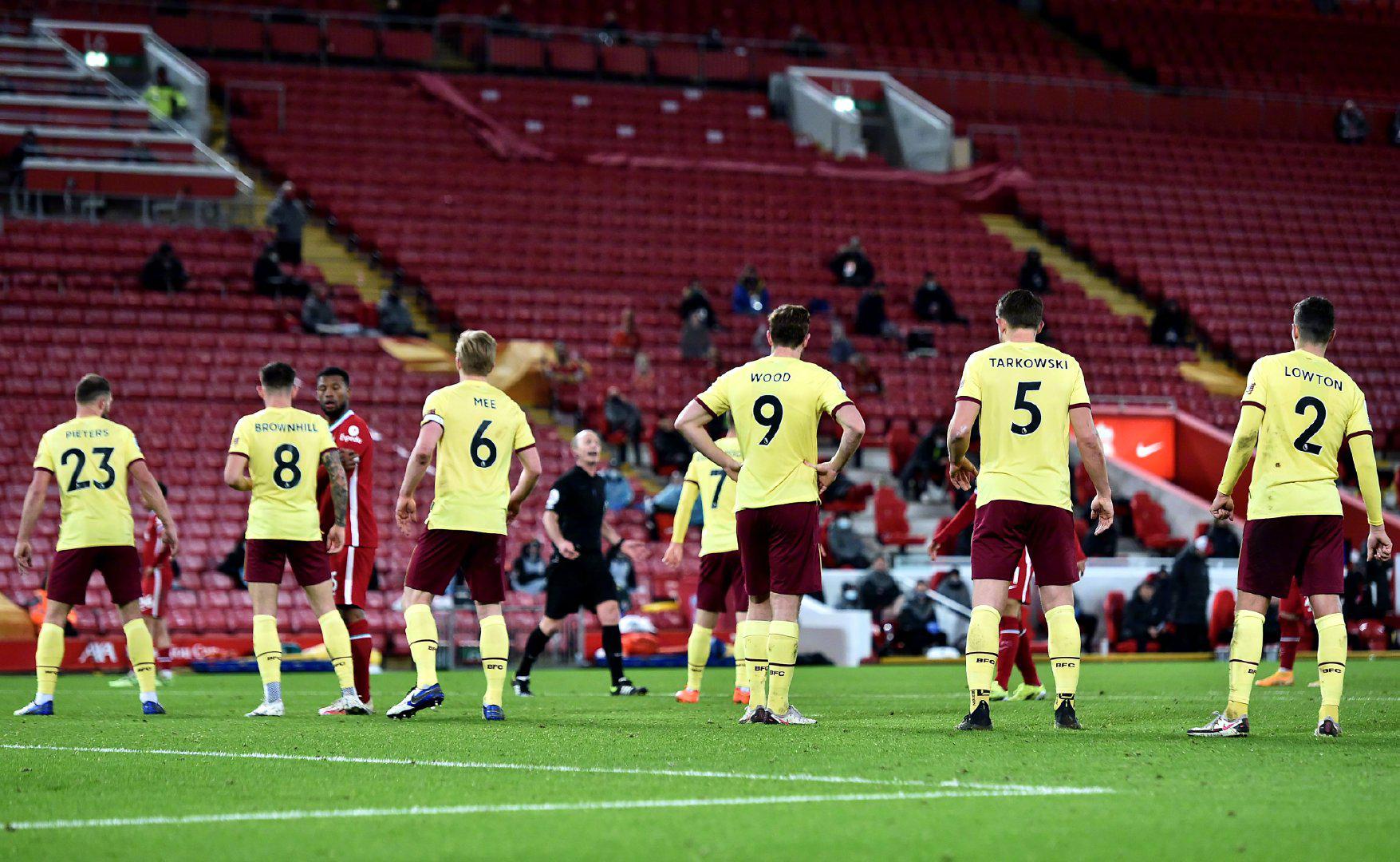 他们面对前 他们面对前