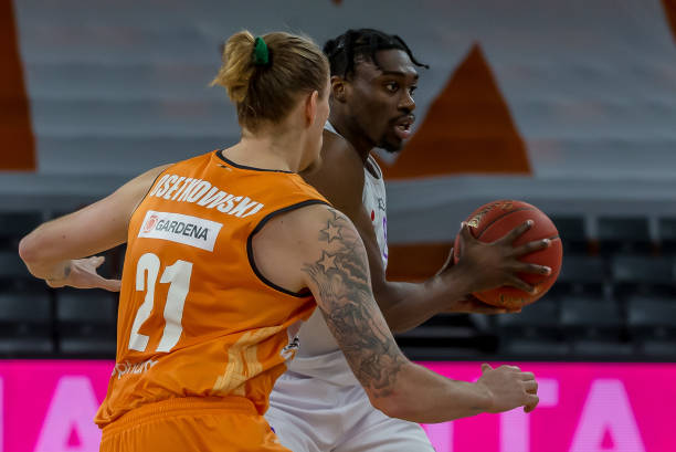 他们不仅在 他们不仅在